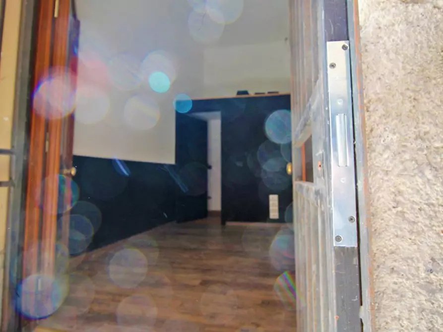 Immagine 17 di Locale commerciale in vendita  in Via Alloro 19 a Palermo