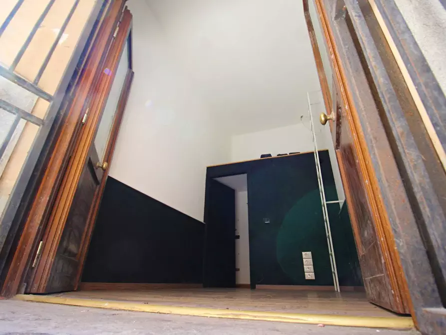 Immagine 18 di Locale commerciale in vendita  in Via Alloro 19 a Palermo