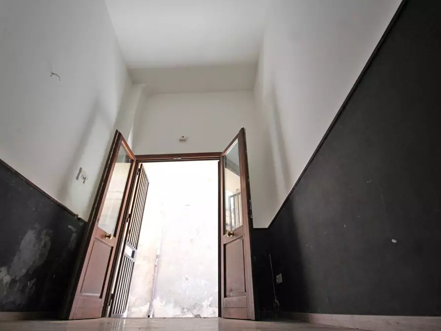 Immagine 25 di Locale commerciale in vendita  in Via Alloro 19 a Palermo