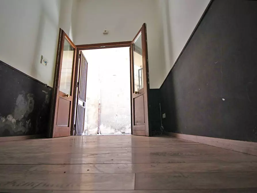 Immagine 26 di Locale commerciale in vendita  in Via Alloro 19 a Palermo