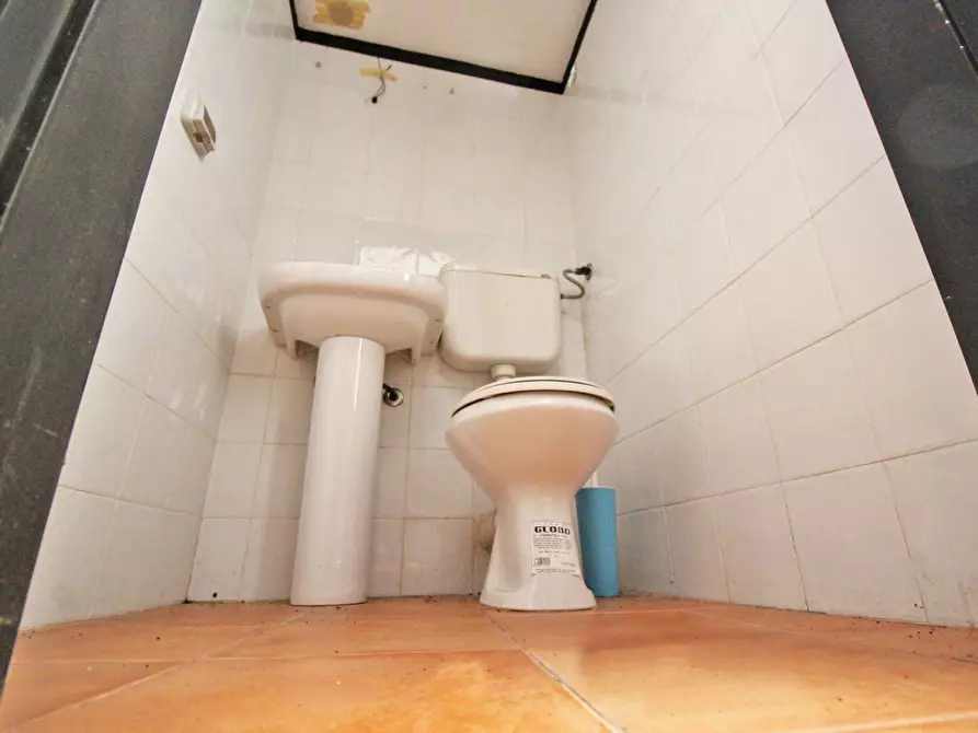 Immagine 34 di Locale commerciale in vendita  in Via Alloro 19 a Palermo