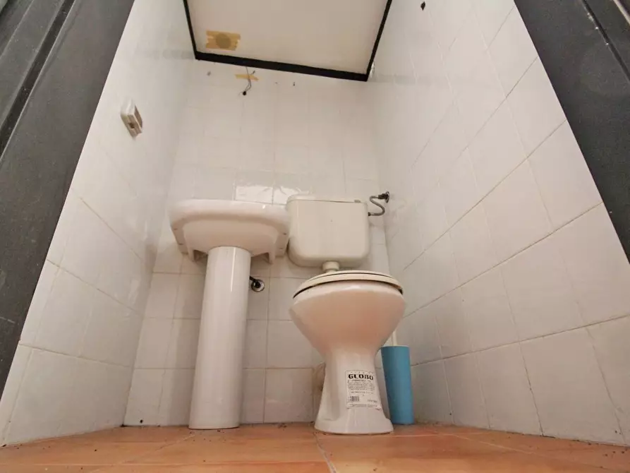 Immagine 36 di Locale commerciale in vendita  in Via Alloro 19 a Palermo