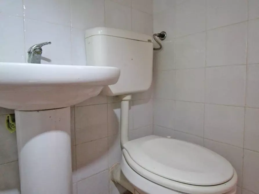 Immagine 37 di Locale commerciale in vendita  in Via Alloro 19 a Palermo