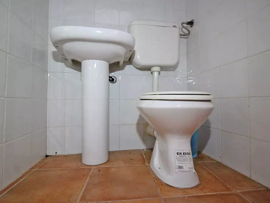 Immagine 38 di Locale commerciale in vendita  in Via Alloro 19 a Palermo