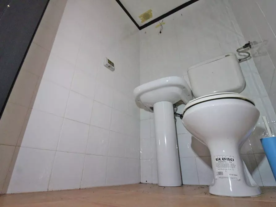 Immagine 39 di Locale commerciale in vendita  in Via Alloro 19 a Palermo