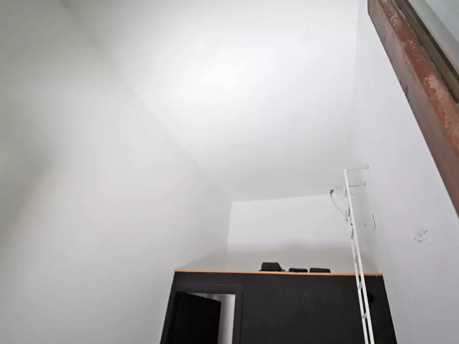 Immagine 40 di Locale commerciale in vendita  in Via Alloro 19 a Palermo