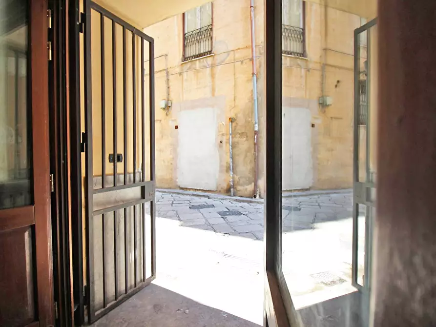 Immagine 41 di Locale commerciale in vendita  in Via Alloro 19 a Palermo