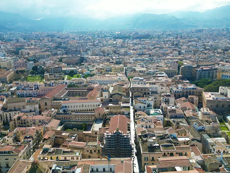 Immagine 46 di Locale commerciale in vendita  in Via Alloro 19 a Palermo