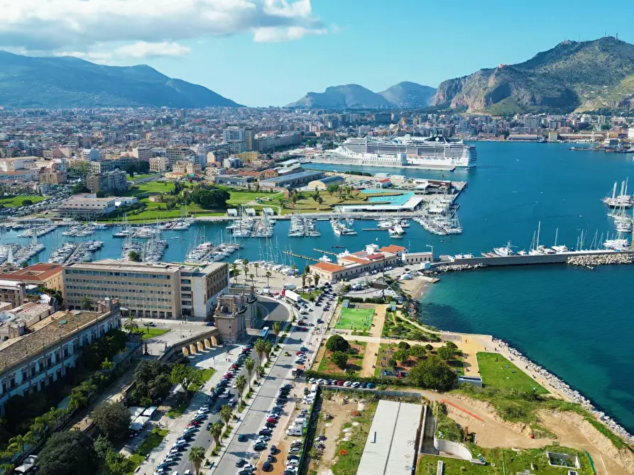 Immagine 47 di Locale commerciale in vendita  in Via Alloro 19 a Palermo