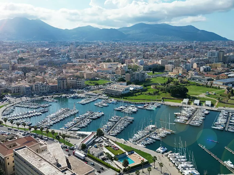 Immagine 48 di Locale commerciale in vendita  in Via Alloro 19 a Palermo