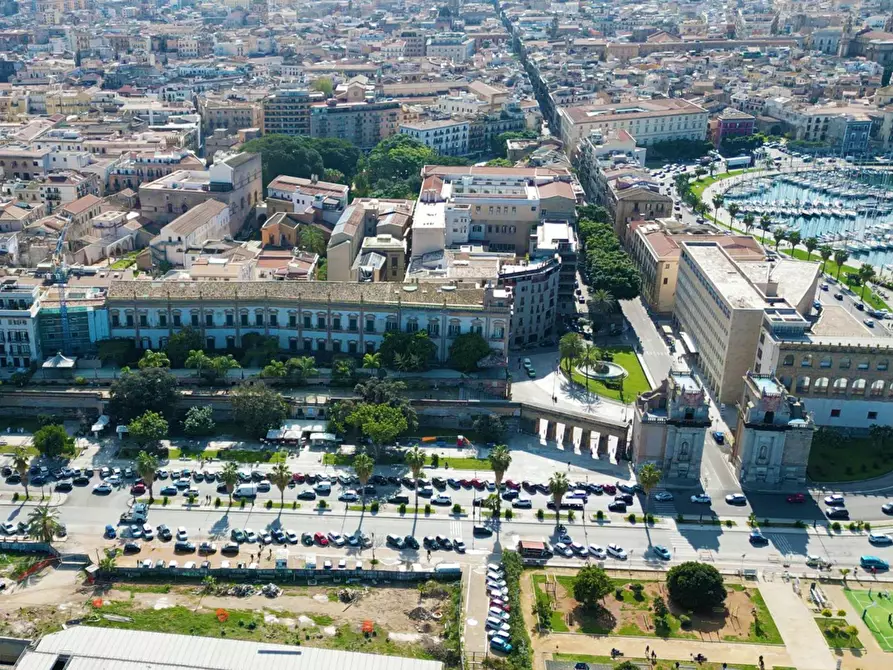 Immagine 51 di Locale commerciale in vendita  in Via Alloro 19 a Palermo