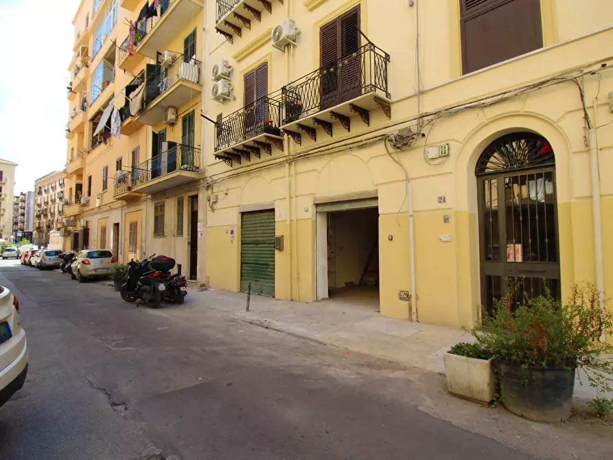 Immagine 2 di Locale commerciale in affitto  in Via Ugo Bassi 22 a Palermo