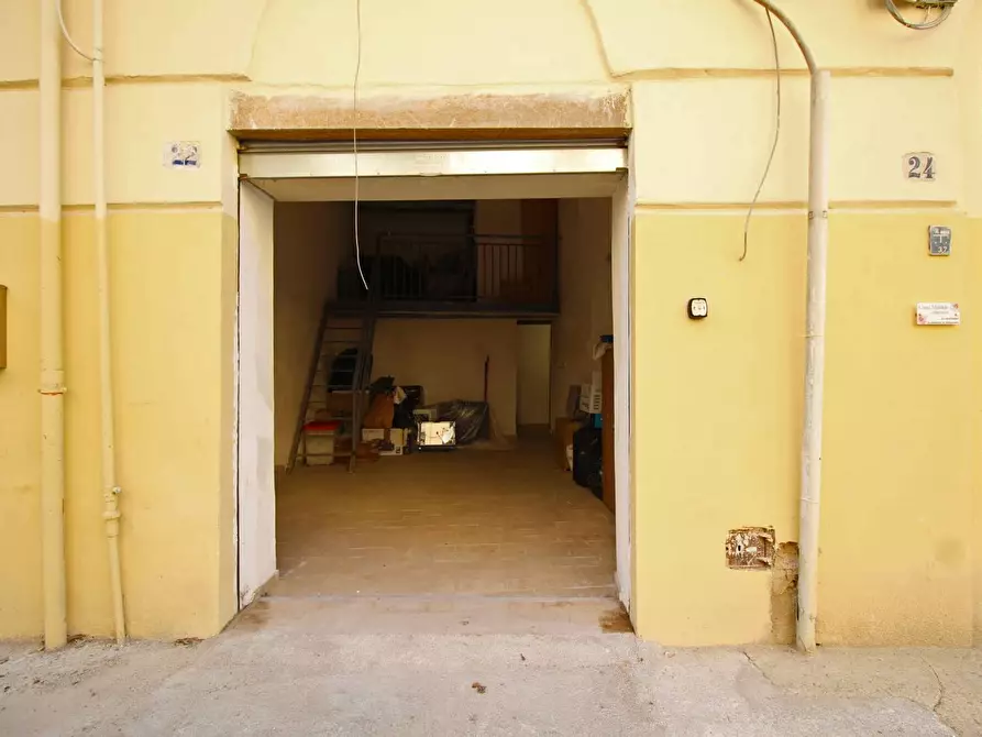 Immagine 3 di Locale commerciale in affitto  in Via Ugo Bassi 22 a Palermo