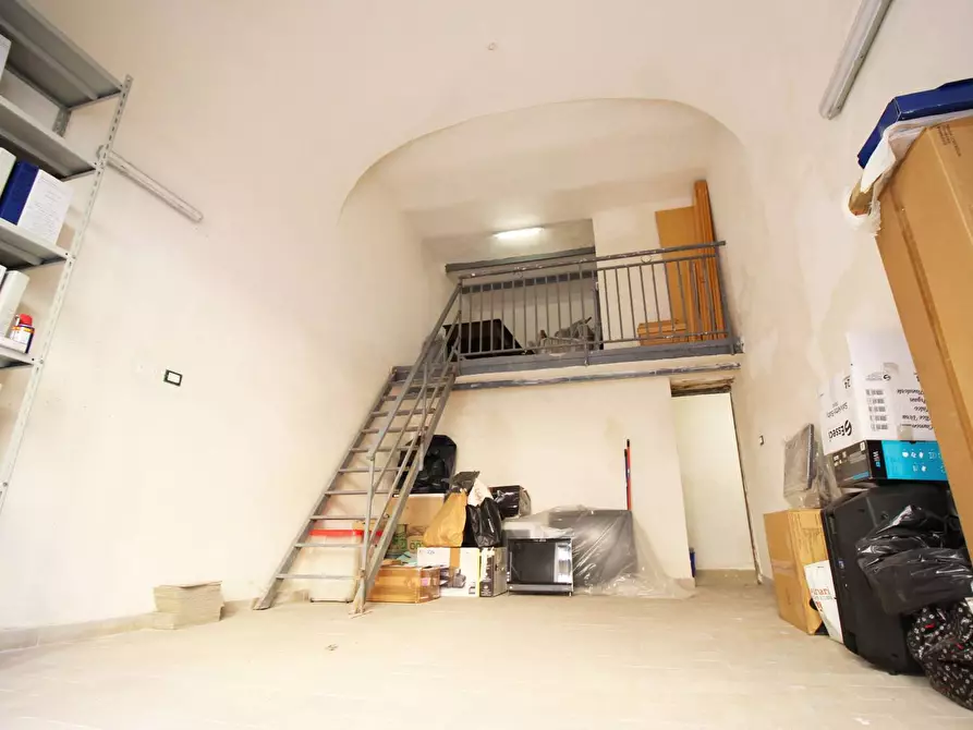 Immagine 10 di Locale commerciale in affitto  in Via Ugo Bassi 22 a Palermo