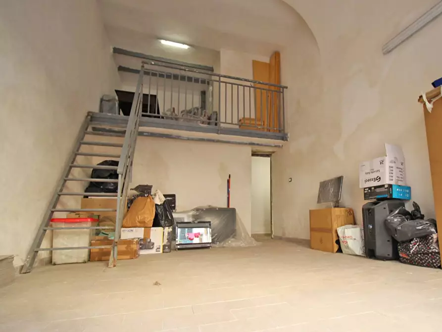 Immagine 11 di Locale commerciale in affitto  in Via Ugo Bassi 22 a Palermo