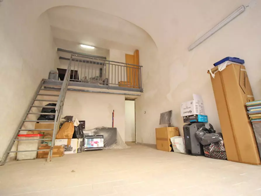 Immagine 12 di Locale commerciale in affitto  in Via Ugo Bassi 22 a Palermo