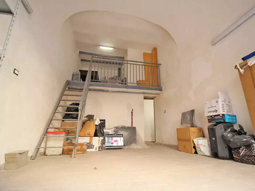 Immagine 13 di Locale commerciale in affitto  in Via Ugo Bassi 22 a Palermo