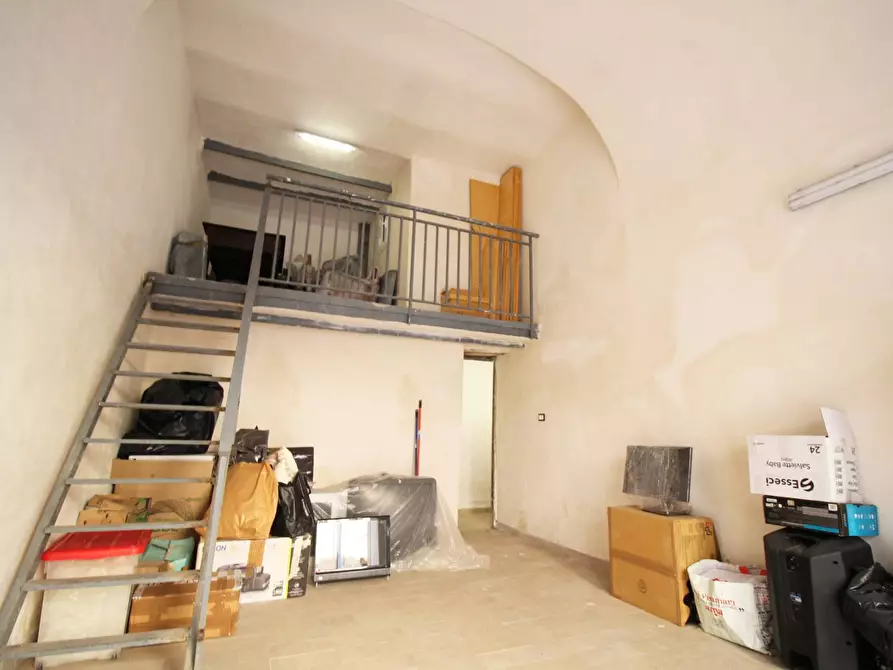 Immagine 15 di Locale commerciale in affitto  in Via Ugo Bassi 22 a Palermo