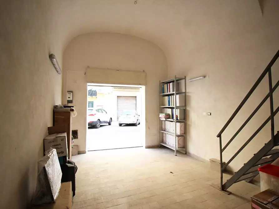 Immagine 17 di Locale commerciale in affitto  in Via Ugo Bassi 22 a Palermo