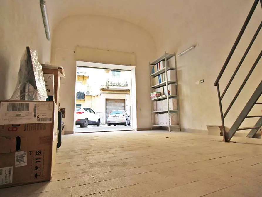 Immagine 18 di Locale commerciale in affitto  in Via Ugo Bassi 22 a Palermo