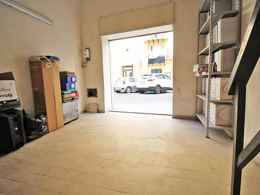 Immagine 20 di Locale commerciale in affitto  in Via Ugo Bassi 22 a Palermo