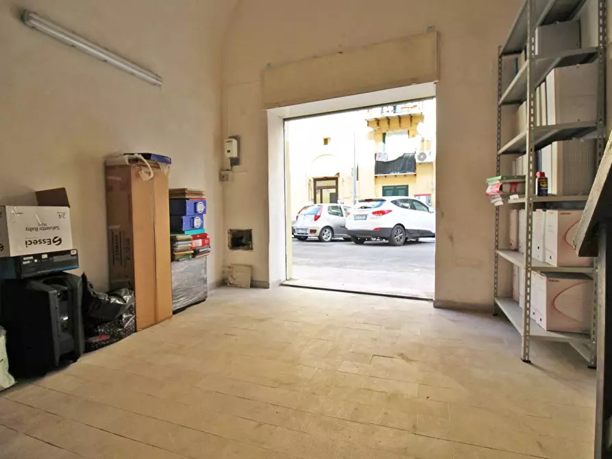 Immagine 21 di Locale commerciale in affitto  in Via Ugo Bassi 22 a Palermo