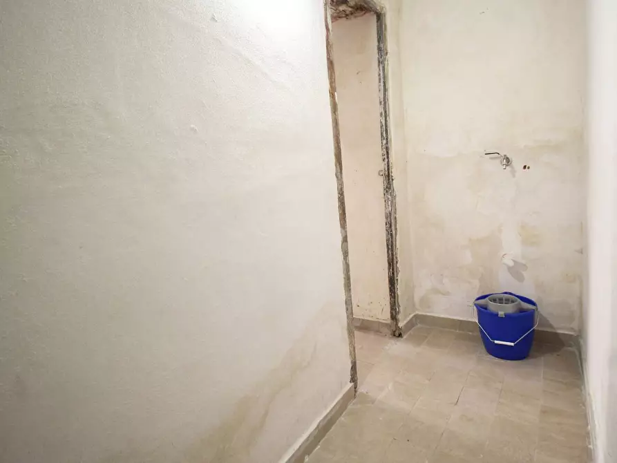 Immagine 23 di Locale commerciale in affitto  in Via Ugo Bassi 22 a Palermo