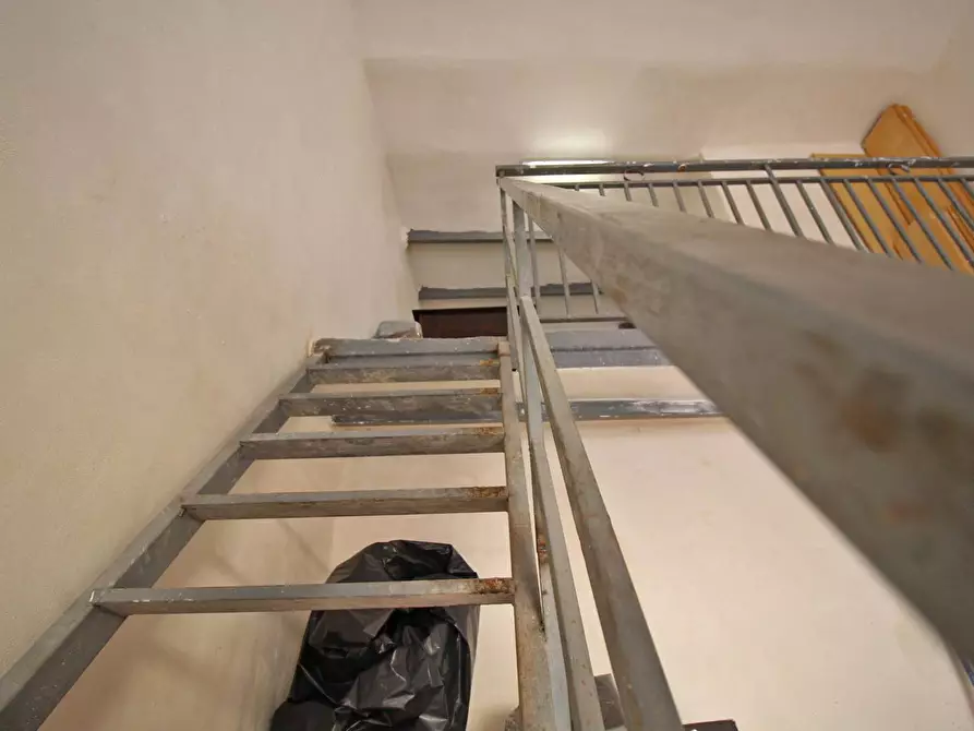 Immagine 24 di Locale commerciale in affitto  in Via Ugo Bassi 22 a Palermo