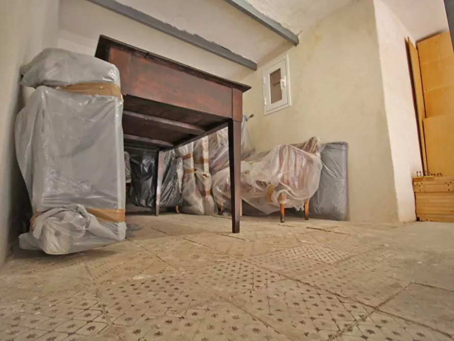 Immagine 25 di Locale commerciale in affitto  in Via Ugo Bassi 22 a Palermo