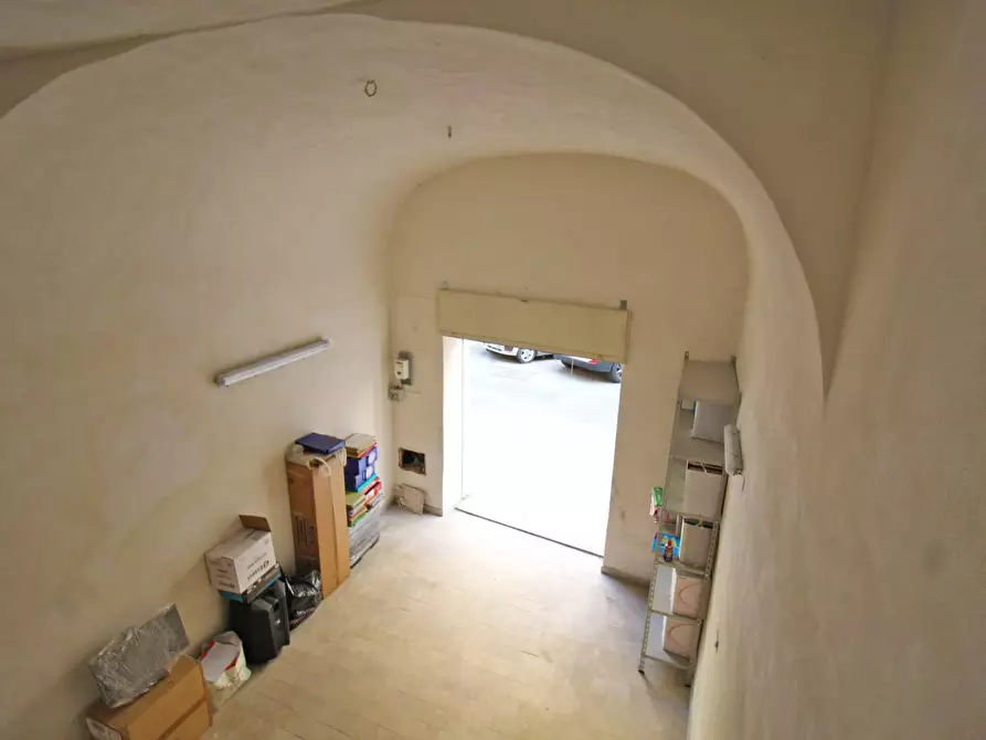 Immagine 28 di Locale commerciale in affitto  in Via Ugo Bassi 22 a Palermo