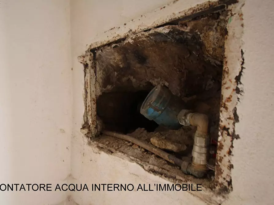 Immagine 36 di Locale commerciale in affitto  in Via Ugo Bassi 22 a Palermo