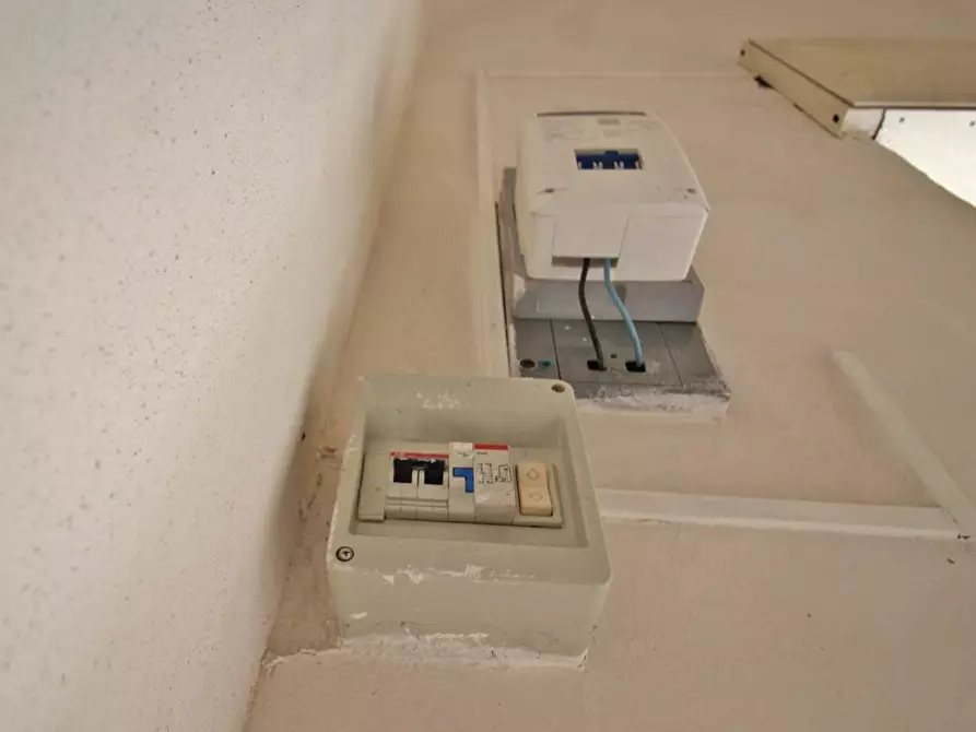 Immagine 37 di Locale commerciale in affitto  in Via Ugo Bassi 22 a Palermo