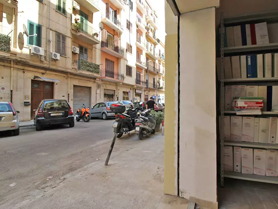 Immagine 38 di Locale commerciale in affitto  in Via Ugo Bassi 22 a Palermo