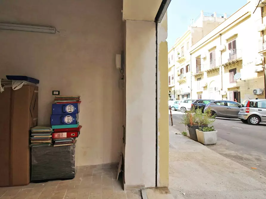 Immagine 39 di Locale commerciale in affitto  in Via Ugo Bassi 22 a Palermo