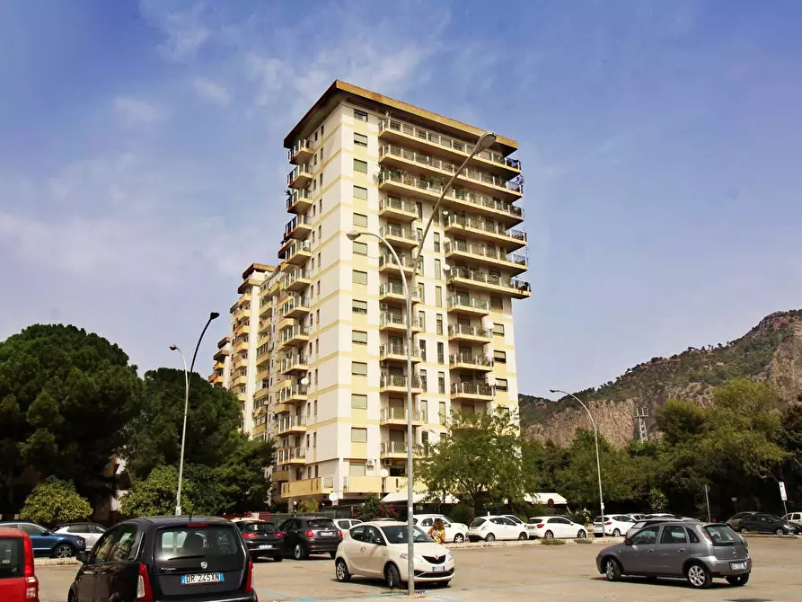 Immagine 2 di Appartamento in vendita  in Piazza Giovanni Paolo ii 18 a Palermo