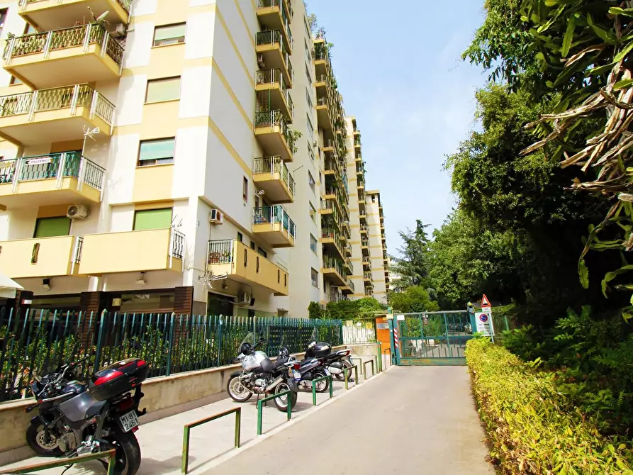 Immagine 3 di Appartamento in vendita  in Piazza Giovanni Paolo ii 18 a Palermo