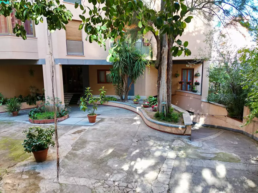 Immagine 4 di Appartamento in vendita  in Via Dante 157 a Palermo