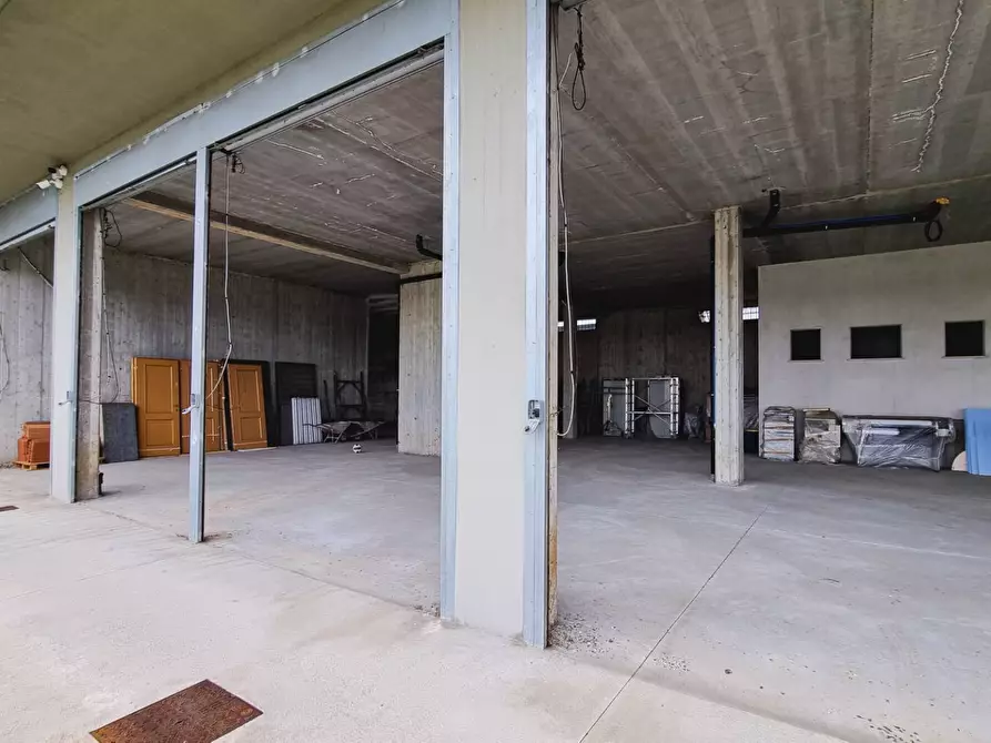 Immagine 21 di Locale commerciale in vendita  a Valmontone