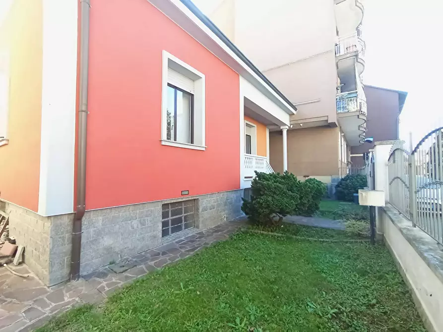 Immagine 5 di Villa in vendita  in via fiume 16 a Cinisello Balsamo