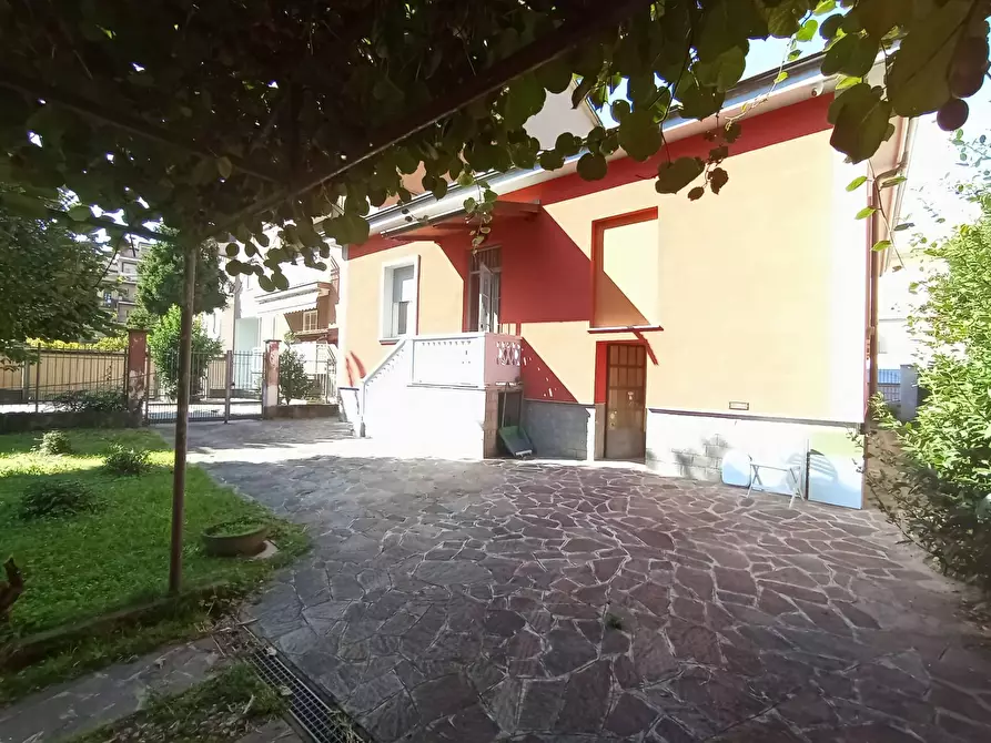 Immagine 9 di Villa in vendita  in via fiume 16 a Cinisello Balsamo