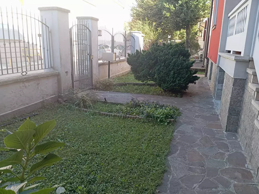 Immagine 11 di Villa in vendita  in via fiume 16 a Cinisello Balsamo