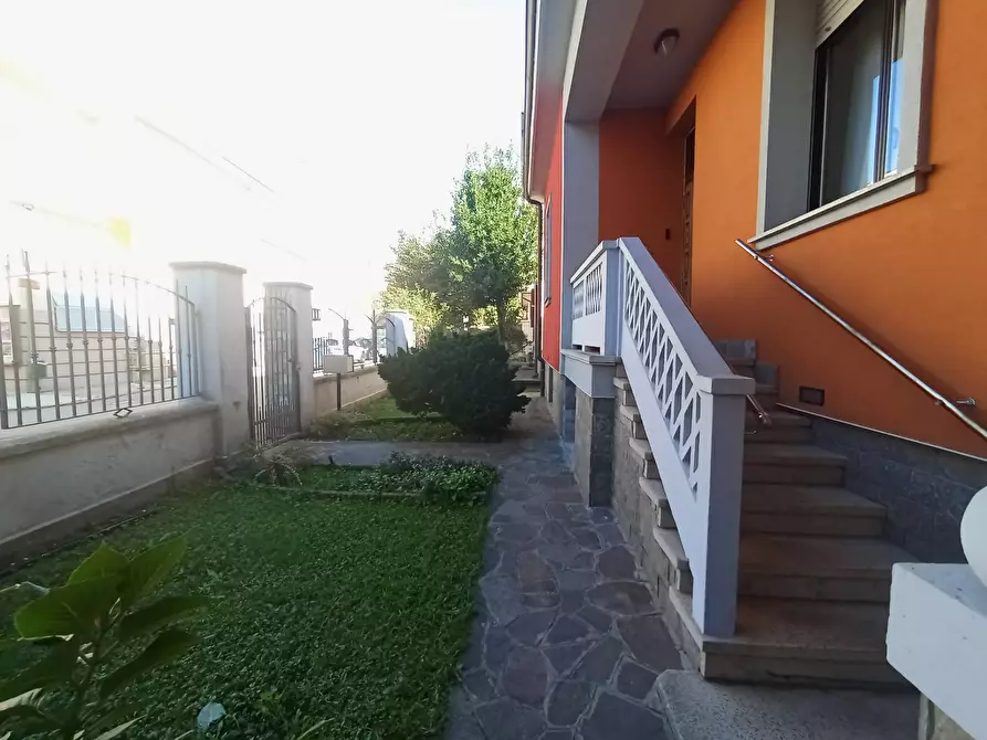 Immagine 12 di Villa in vendita  in via fiume 16 a Cinisello Balsamo