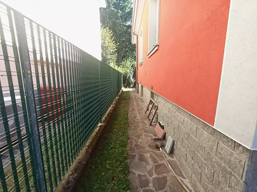 Immagine 13 di Villa in vendita  in via fiume 16 a Cinisello Balsamo
