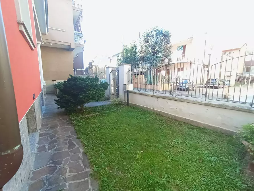 Immagine 15 di Villa in vendita  in via fiume 16 a Cinisello Balsamo