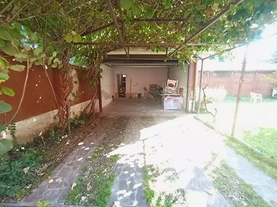 Immagine 39 di Villa in vendita  in via fiume 16 a Cinisello Balsamo