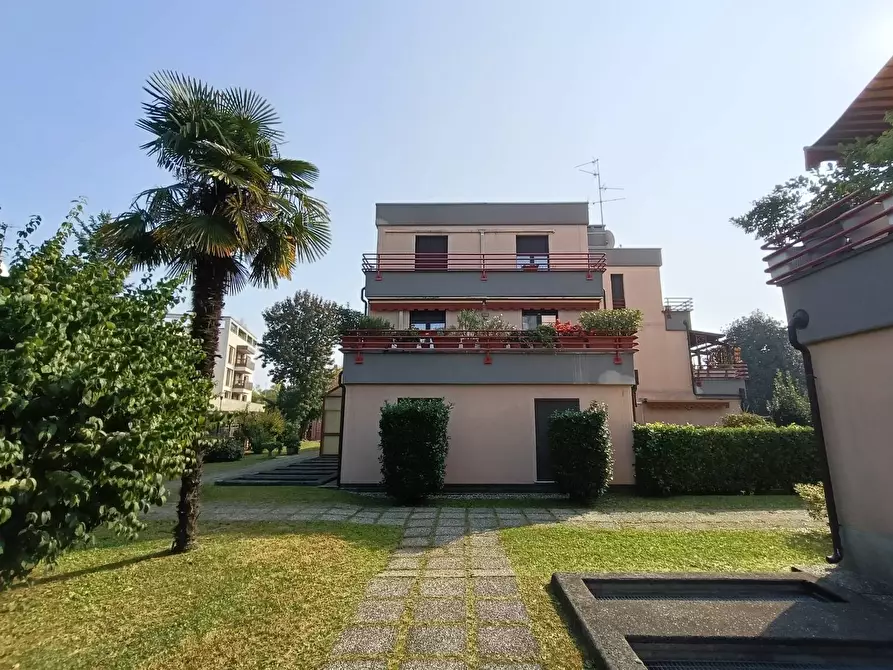 Immagine 1 di Appartamento in vendita  in Via Privata Leopardi 1 a Vedano Al Lambro