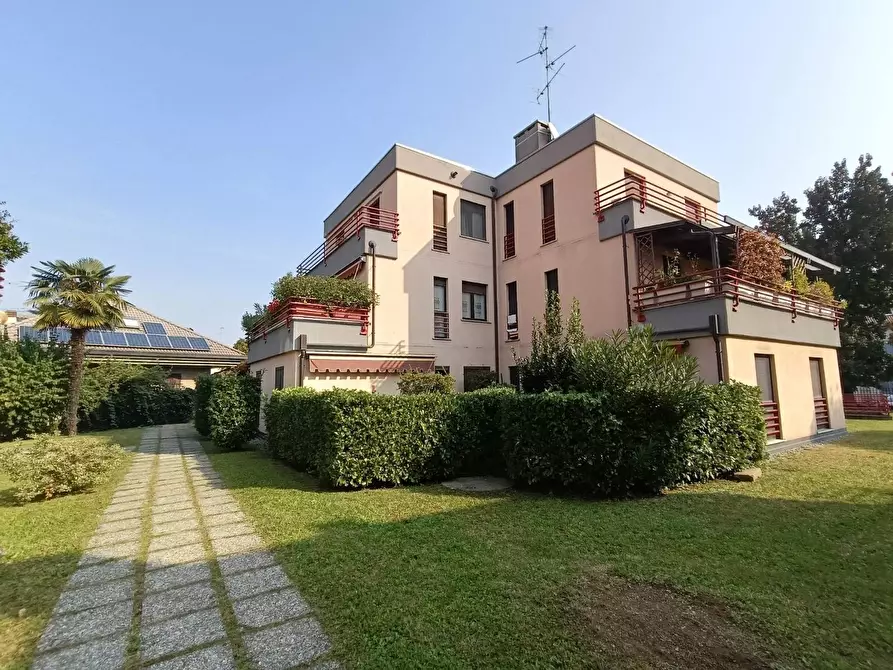 Immagine 2 di Appartamento in vendita  in Via Privata Leopardi 1 a Vedano Al Lambro