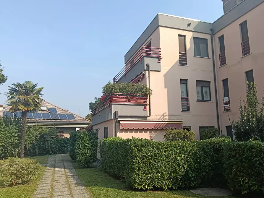 Immagine 3 di Appartamento in vendita  in Via Privata Leopardi 1 a Vedano Al Lambro