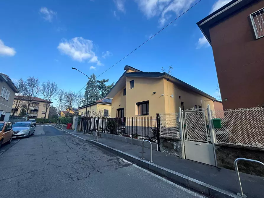 Immagine 1 di Villa in vendita  in Via Carlo Limonta 14 a Cinisello Balsamo
