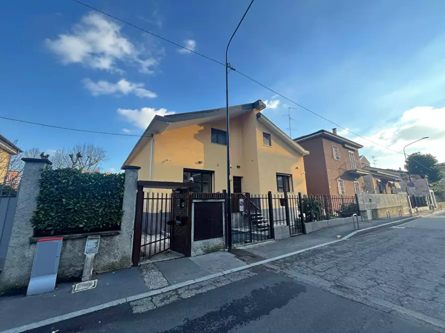 Immagine 2 di Villa in vendita  in Via Carlo Limonta 14 a Cinisello Balsamo